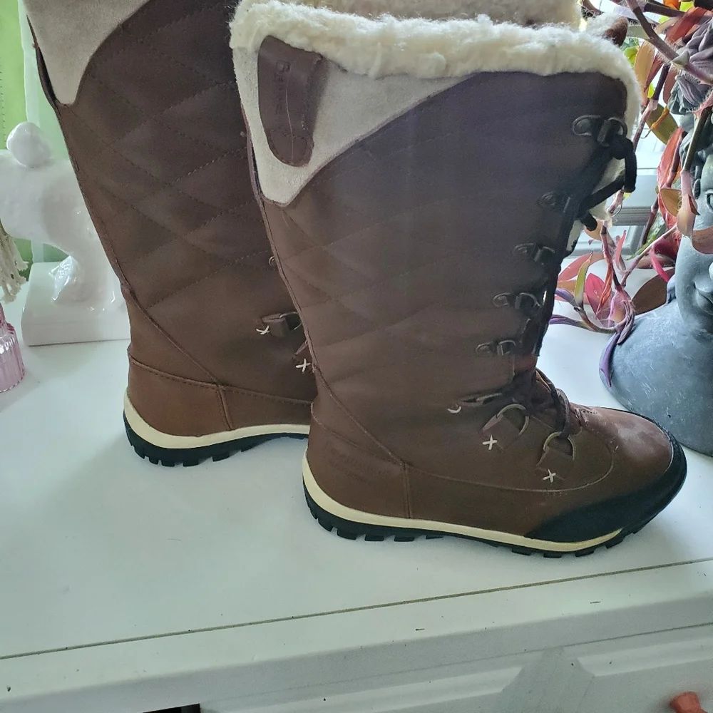 Bearpaw Snow Boots - Picture 4 of 6